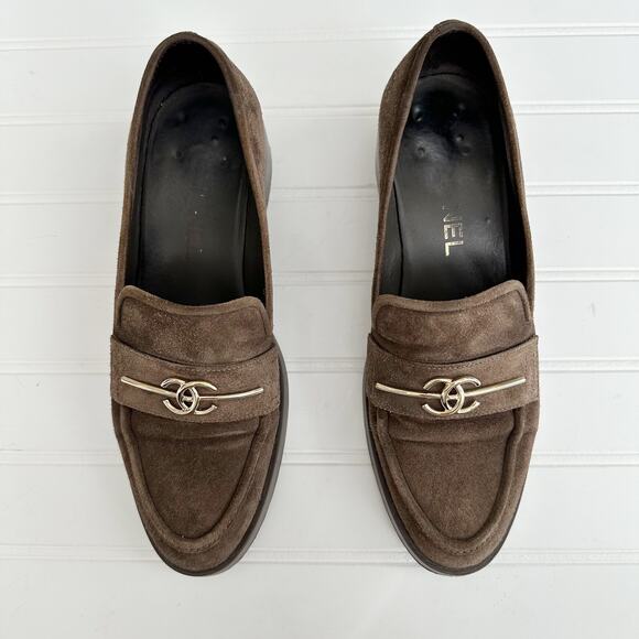 Chanel Mocassins Loafer Suede CC Metal Gray Brown Small Block Heel 38 - Picture 1 of 15